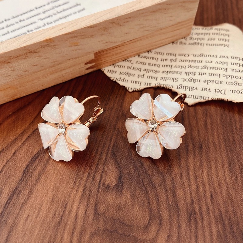 New Fashion White Flower Earrings for Women Delicate Five-leaf Petal Earrings Wedding Party Party Valentine Day Gift Jewelry
