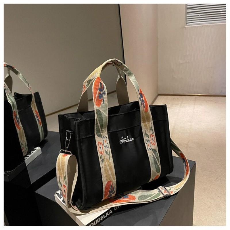 2023 Spring New Trendy Fashion Simple Portable Tote Bag Large Capacity Nylon Cloth Waterproof Messenger