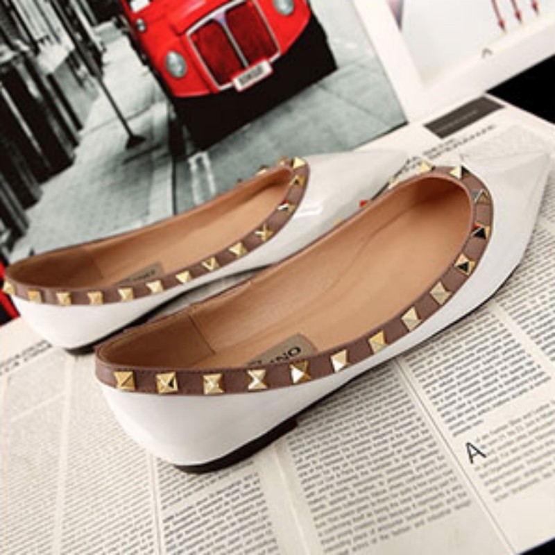 Lady Shiny Patent Leather Flats With Rivets High Quality Fashion Shoes For Spring Pointy Toe Wide Fitting European And American