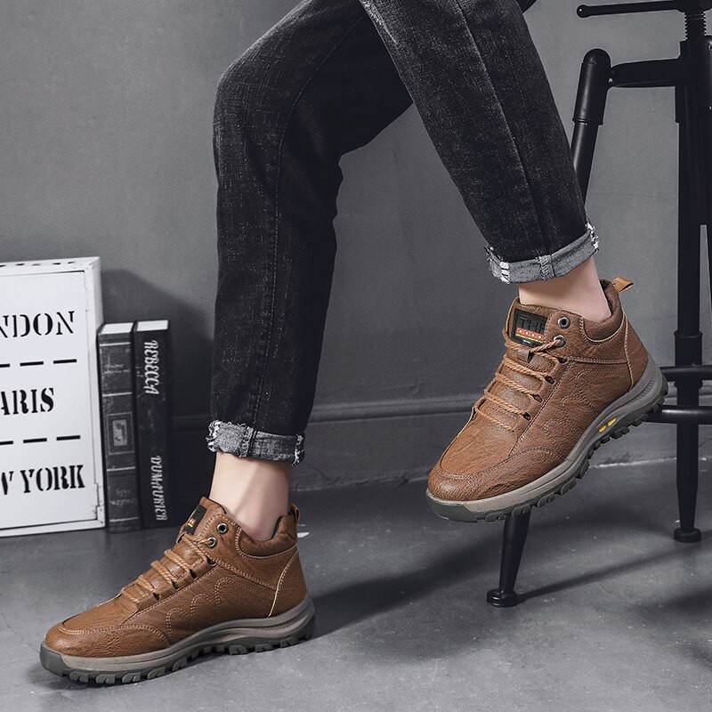 Men Winter Leather Boots Warm Fur Snow Boots Men Outdoor Waterproof Work Safety Hiking Shoes Military Combat Rubber Ankle Boots