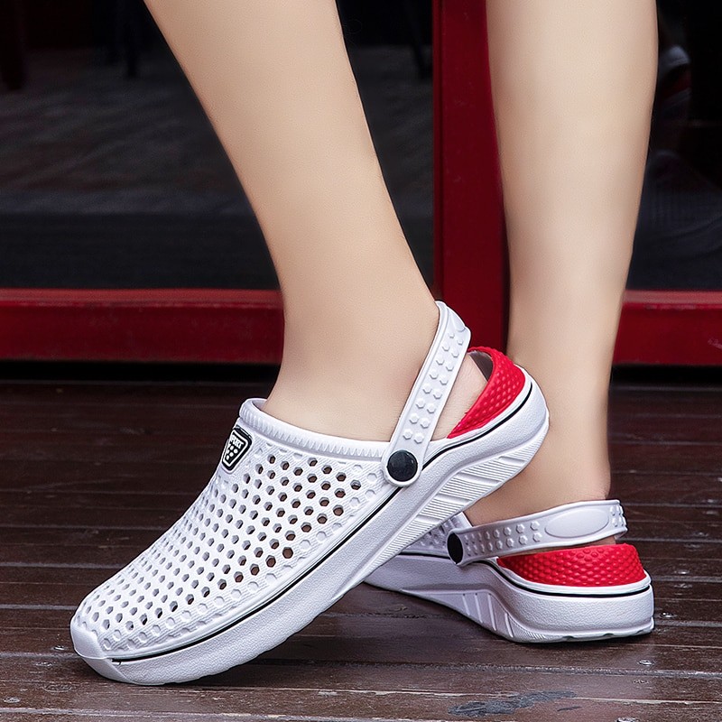 2023 New Men's Sandals Summer Women's Slippers Fashion Breathable Couple Slippers Light Hole Shoes Men's Outdoor Sandals EVA