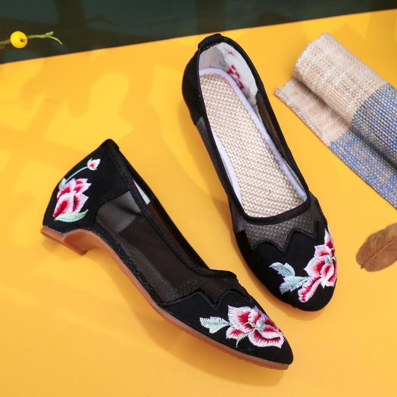 Antique embroidered mesh shoes female old Beijing cloth shoes round head Chinese national style increased perspective shoes