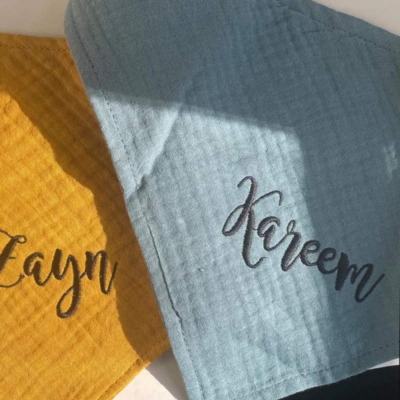 Personalized Bib Embroidered Name Newborn Baby Bib 0-2 Year Old Kids Baby Shower Gifts Bib Custom Children Feeding Bib Supply