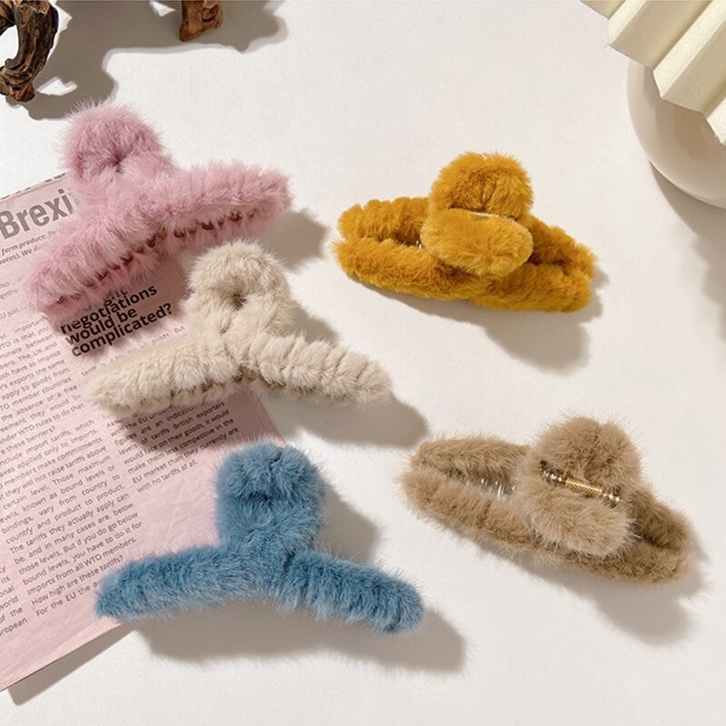 Winter Plush Hair Claw Elegant Acrylic Hairpins Faux Fur Hair Clip Barrette Crab Headwear for Women Girls Hair Accessories