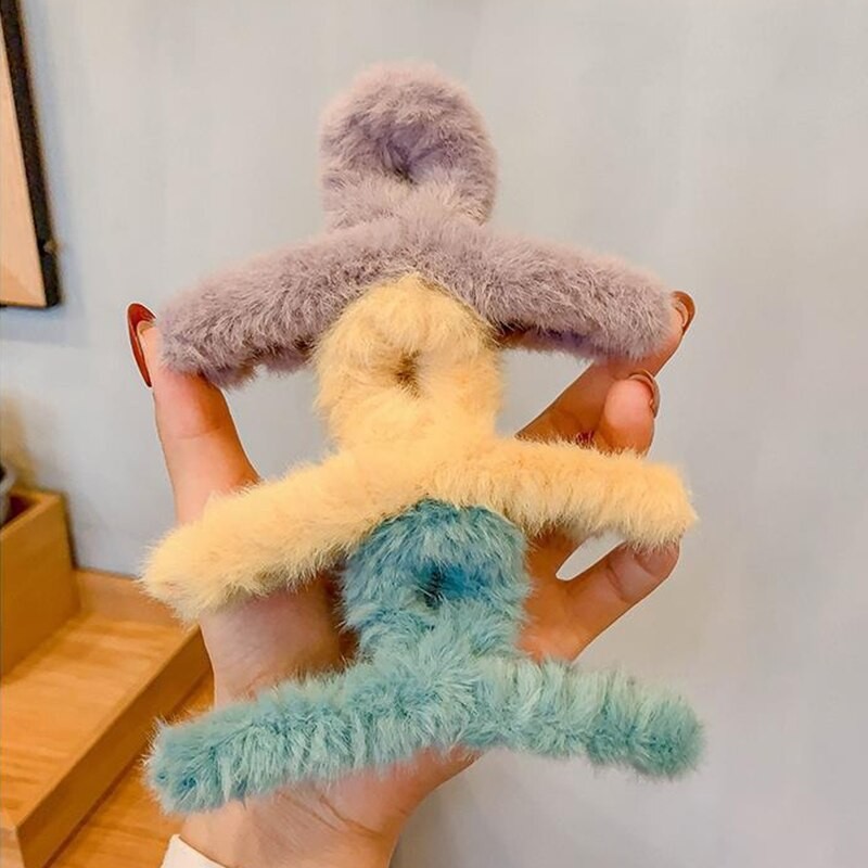 Winter Plush Hair Claw Elegant Acrylic Hairpins Faux Fur Hair Clip Barrette Crab Headwear for Women Girls Hair Accessories