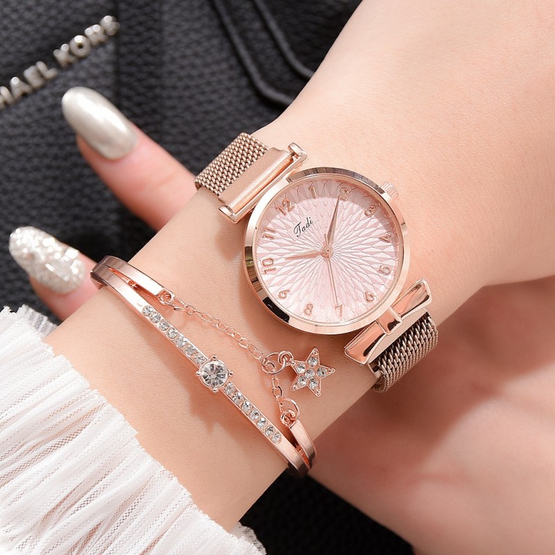 Korean Style Trendy Simple Distinctive Fashionable Round Disk Mesh Strap Magnetic Strap Women's Quartz Watch With Bracelet