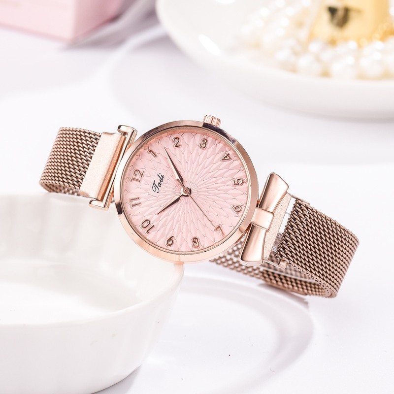 Korean Style Trendy Simple Distinctive Fashionable Round Disk Mesh Strap Magnetic Strap Women's Quartz Watch With Bracelet