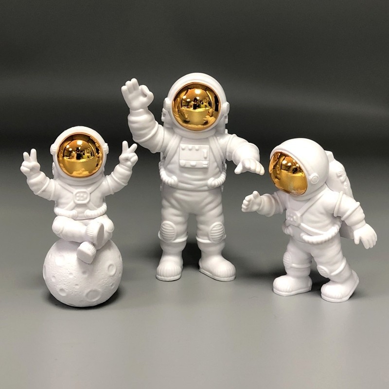 Astronaut Ornament Yellow Moon Ambient Light Creative Office Wine Cooler Decorations Modern Astronaut Desktop Ornaments Modeling