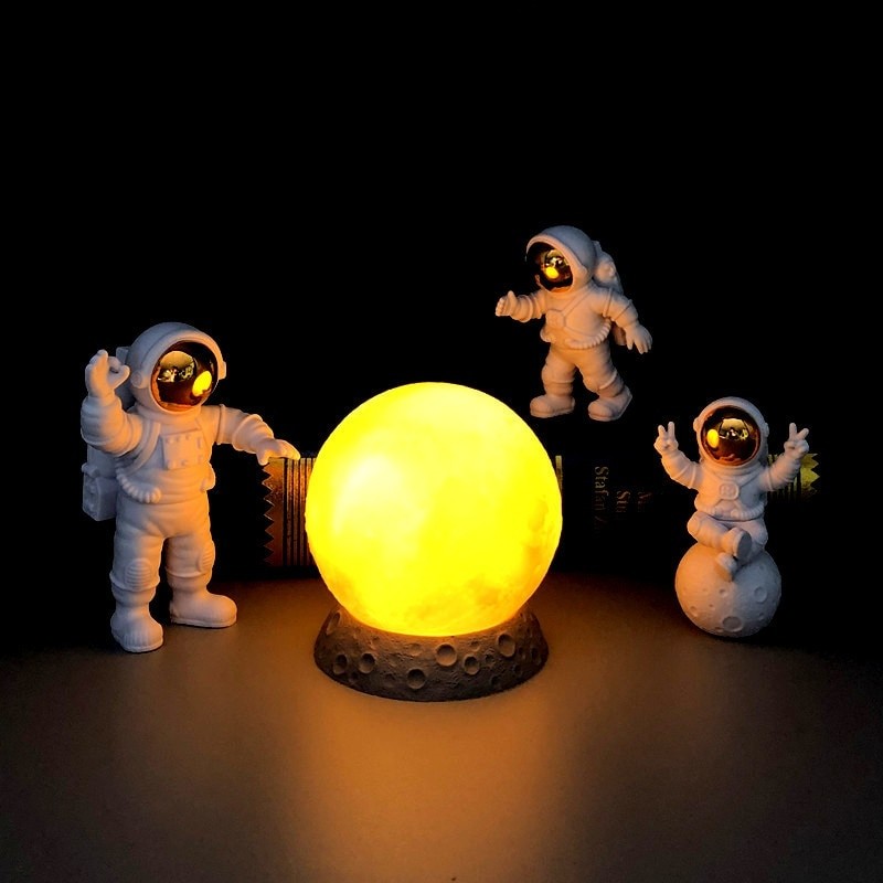 Astronaut Ornament Yellow Moon Ambient Light Creative Office Wine Cooler Decorations Modern Astronaut Desktop Ornaments Modeling