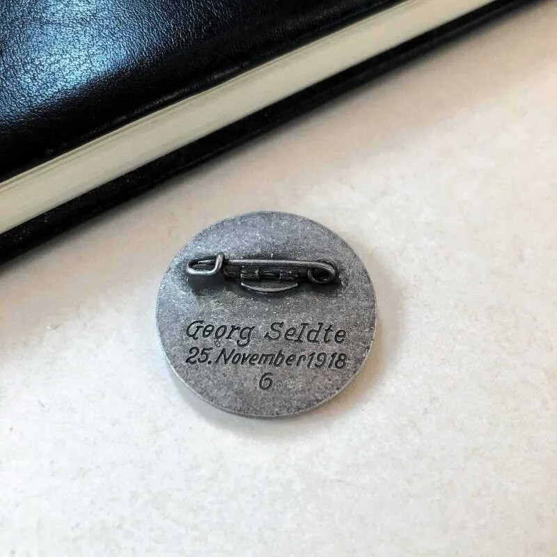 1918 replica of German veteran badge oak leaf helmet metal brooch| |   - AliExpress